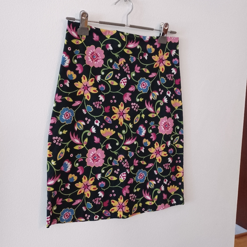 ⚡️SALE⚡️Vintage Floral Pencil Skirt - Picture 2 of 9